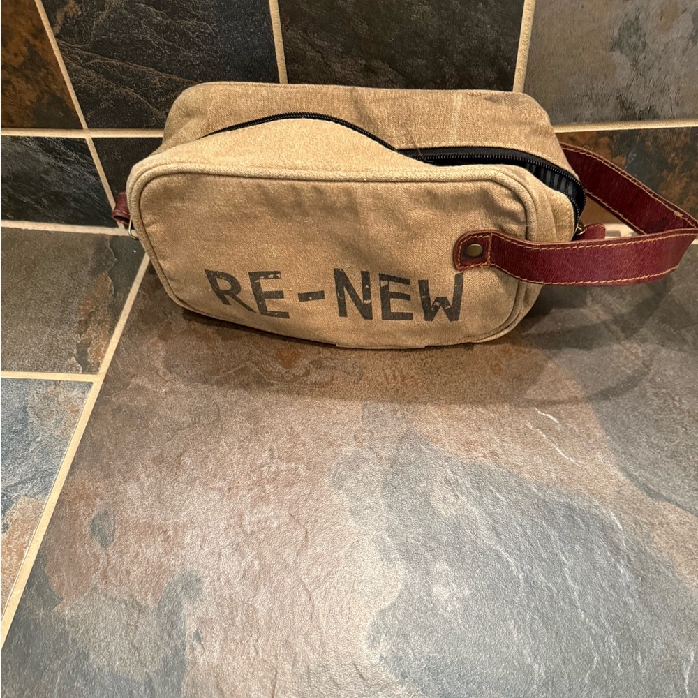 Mona B Tan men’s Dopp kit